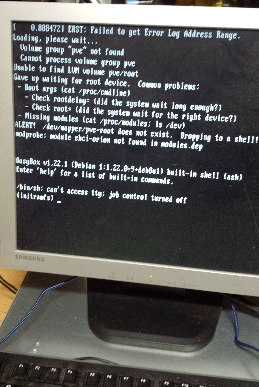 Proxmox 4 Installation Issue on LSI Raid Systems Bots!